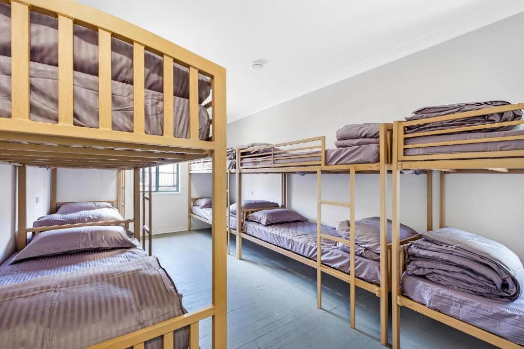 גולד קוסט Surf Inn Boutique Backpackers - Free Breakfast מראה חיצוני תמונה