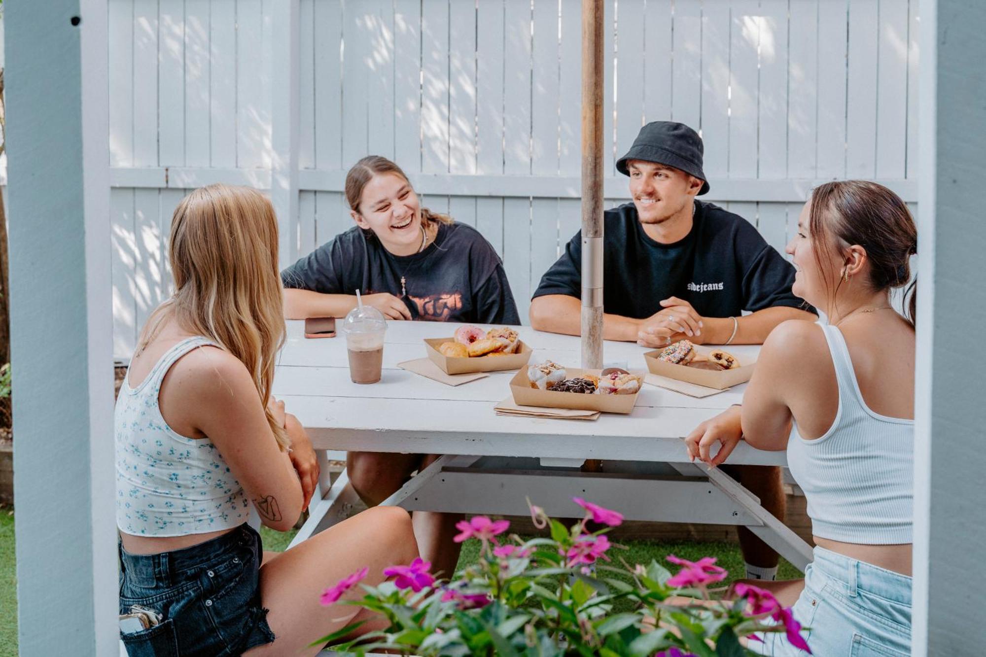גולד קוסט Surf Inn Boutique Backpackers - Free Breakfast מראה חיצוני תמונה
