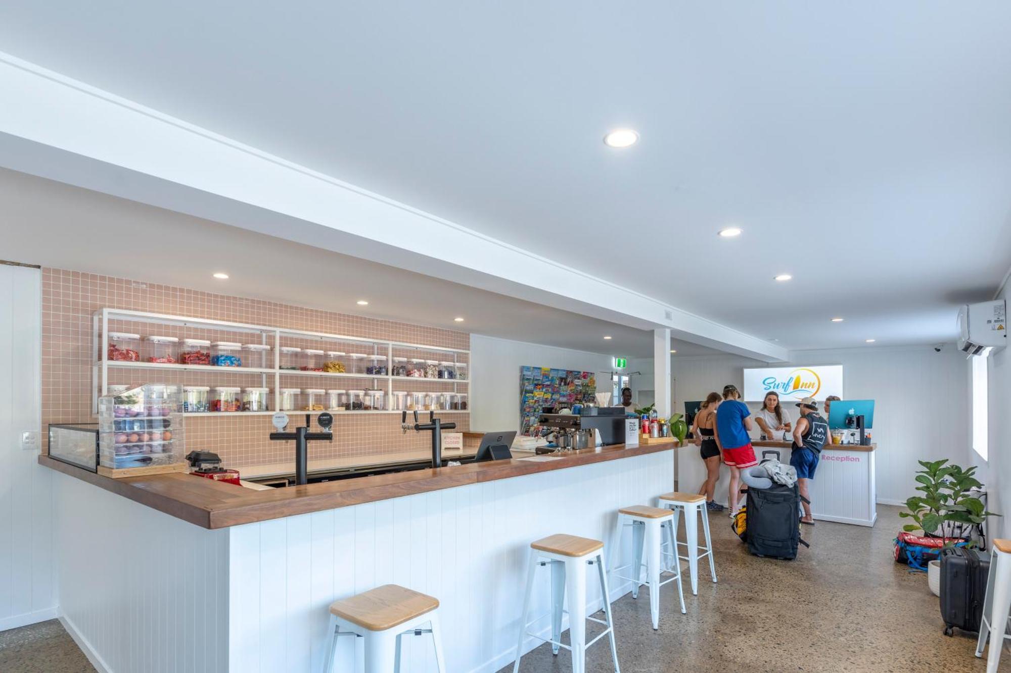 גולד קוסט Surf Inn Boutique Backpackers - Free Breakfast מראה חיצוני תמונה