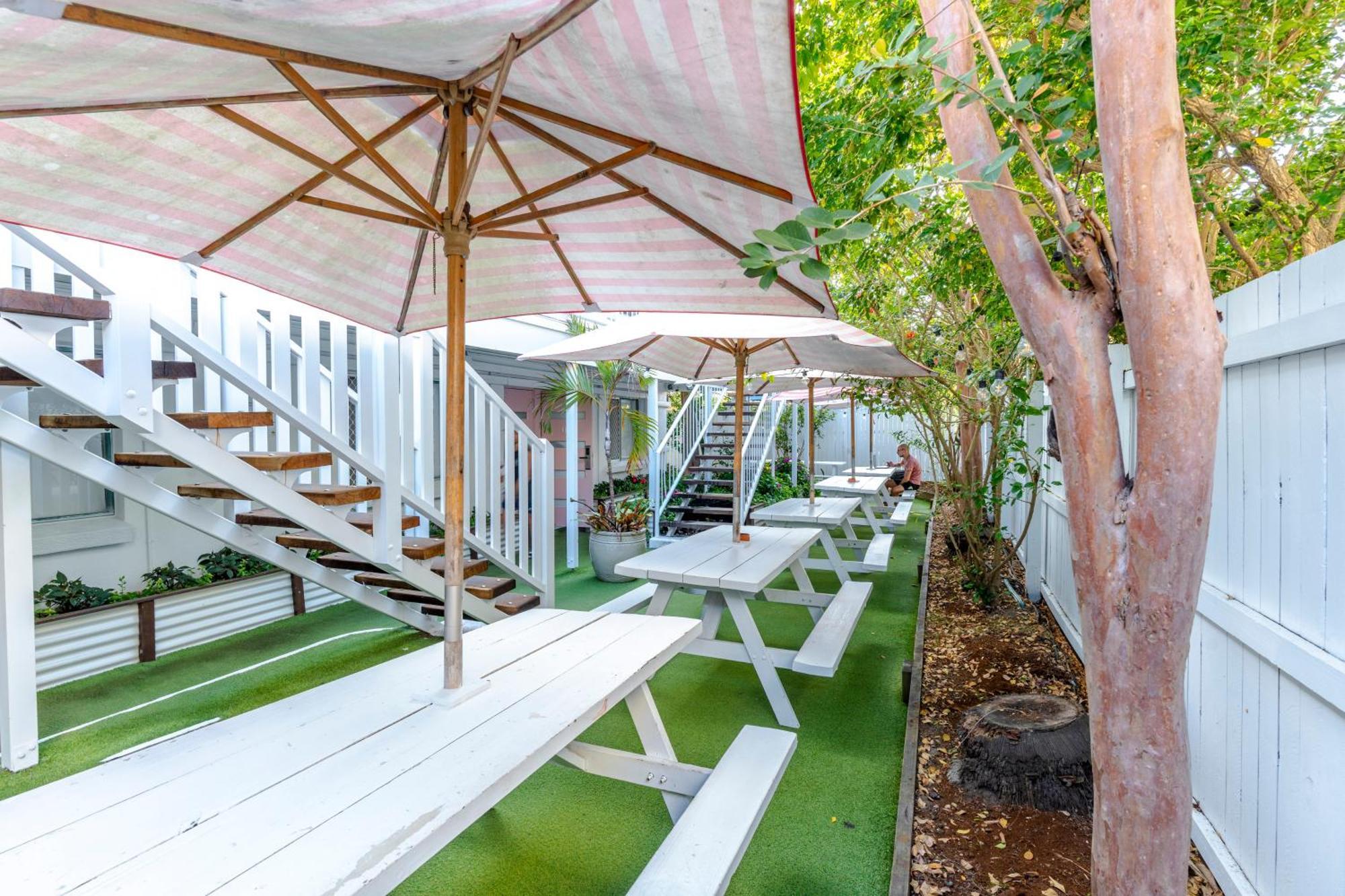 גולד קוסט Surf Inn Boutique Backpackers - Free Breakfast מראה חיצוני תמונה