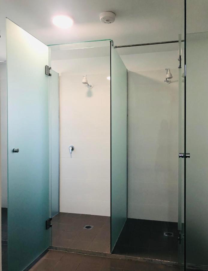 גולד קוסט Surf Inn Boutique Backpackers - Free Breakfast מראה חיצוני תמונה